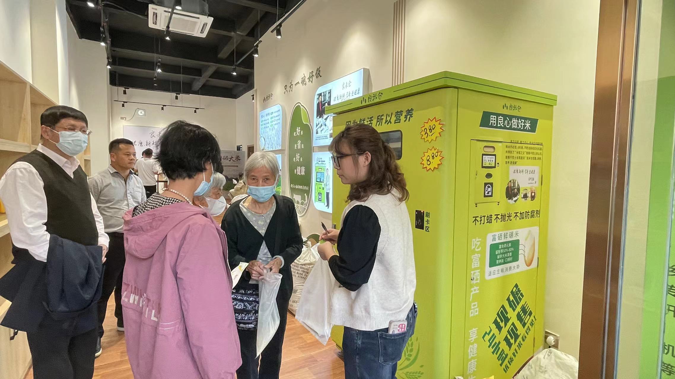 東吉良米倉智能碾米機(jī)